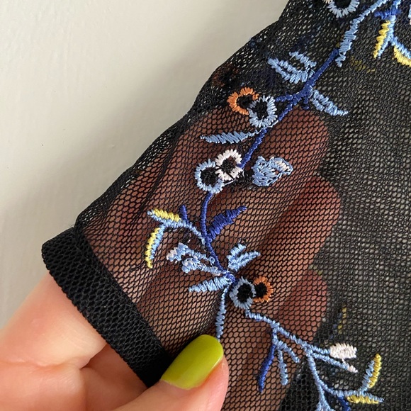 Black House White Market Embroidered Floral Mesh Blouse Elegant Flowers Boho - Picture 6 of 7